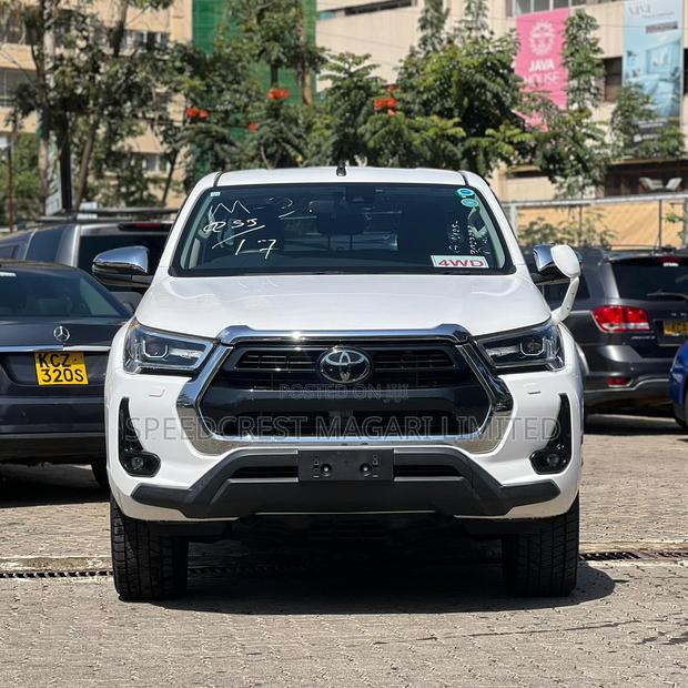 Toyota Hilux 2020 White