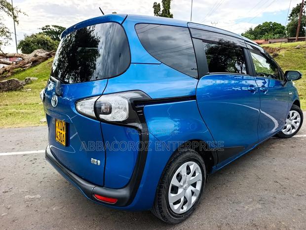 Toyota Sienta 1.5 Hybrid FWD 2018 Blue