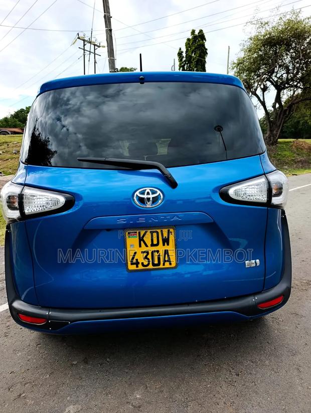Toyota Sienta 1.5 Hybrid FWD 2018 Blue