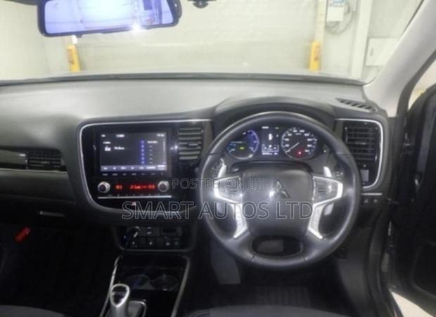 Mitsubishi Outlander PHEV 2019 Silver