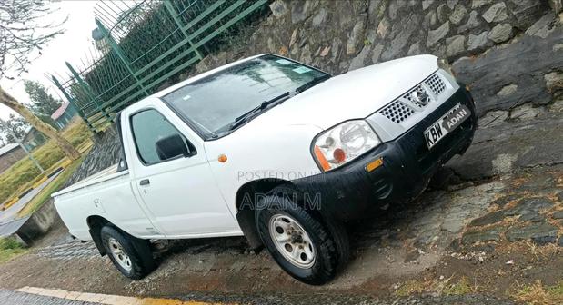 Nissan NP300 2013 White
