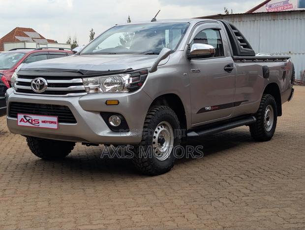 Toyota Hilux Revo Double Cab Deisel 2.4 RWD 2018 Silver