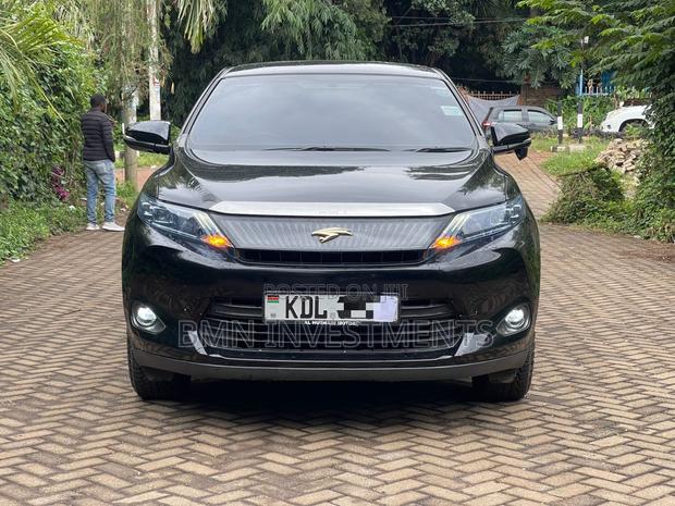 Toyota Harrier 2.0 2015 Black