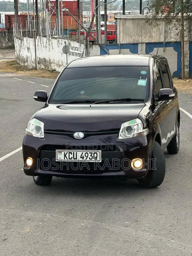 Toyota Sienta 1.5 FWD 2012 Black
