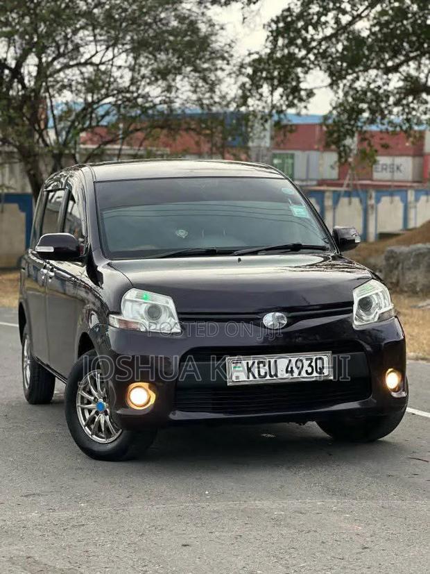 Toyota Sienta 1.5 FWD 2012 Black