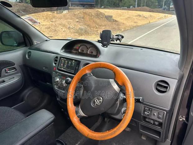 Toyota Sienta 1.5 FWD 2012 Black