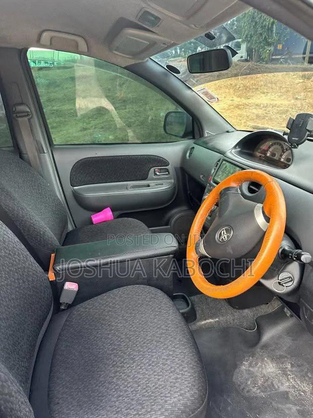 Toyota Sienta 1.5 FWD 2012 Black