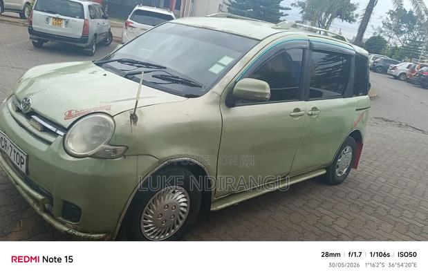 Toyota Sienta 2012 Green