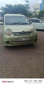 Toyota Sienta 2012 Green for sale