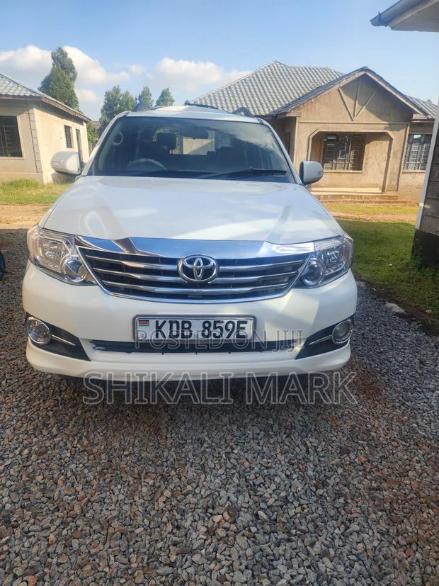Toyota Fortuner 2.7 RWD 2013 Pearl