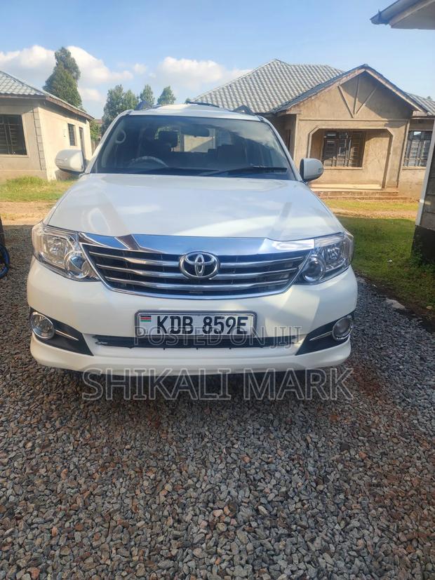 Toyota Fortuner 2.7 RWD 2013 Pearl