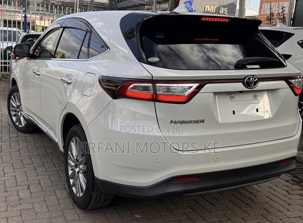 Toyota Harrier 2.0 2019 White