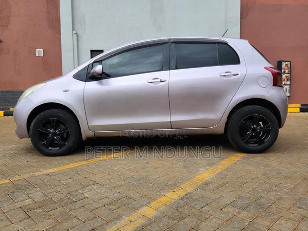 Toyota Vitz 2005 Pink