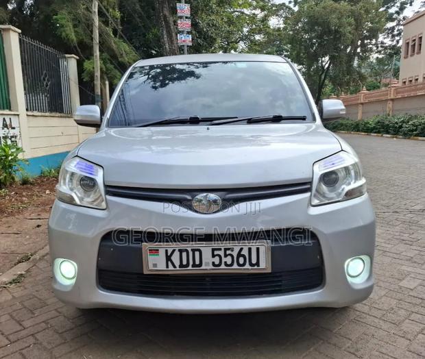 Toyota Sienta 2014 Silver