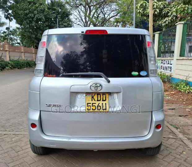Toyota Sienta 2014 Silver