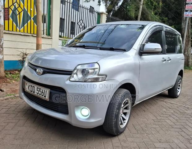 Toyota Sienta 2014 Silver