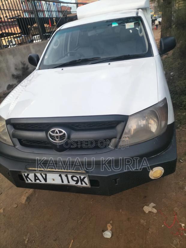 Toyota Hilux 2006 White