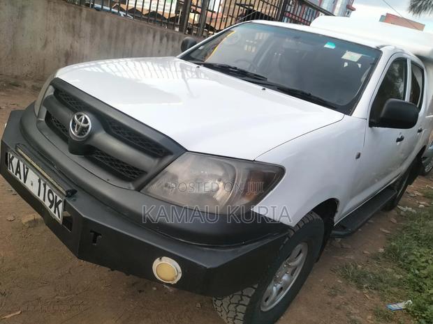 Toyota Hilux 2006 White