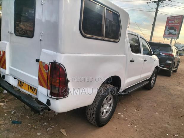 Toyota Hilux 2006 White