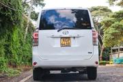 Toyota Voxy 2011 White for sale