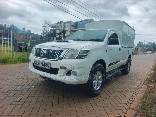 Toyota Hilux 2012 White
