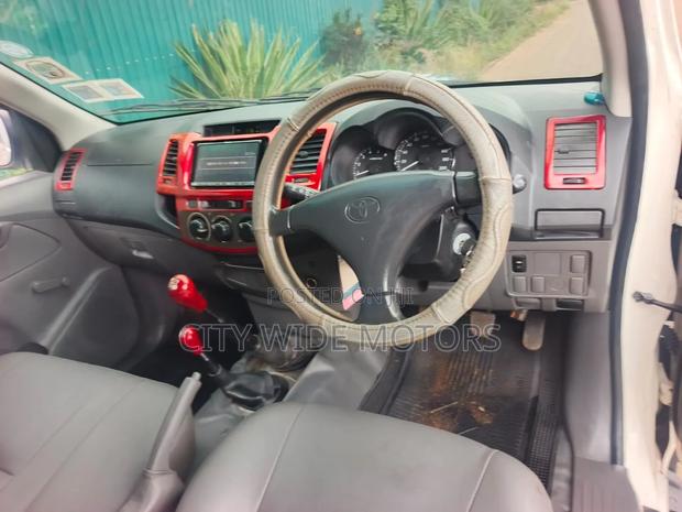 Toyota Hilux 2012 White