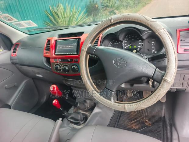 Toyota Hilux 2012 White