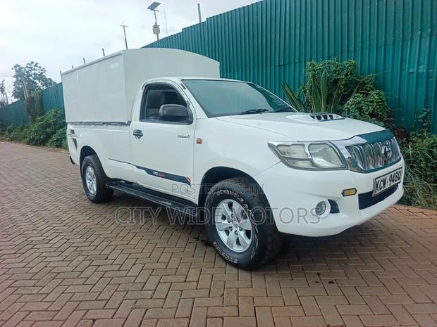 Toyota Hilux 2012 White