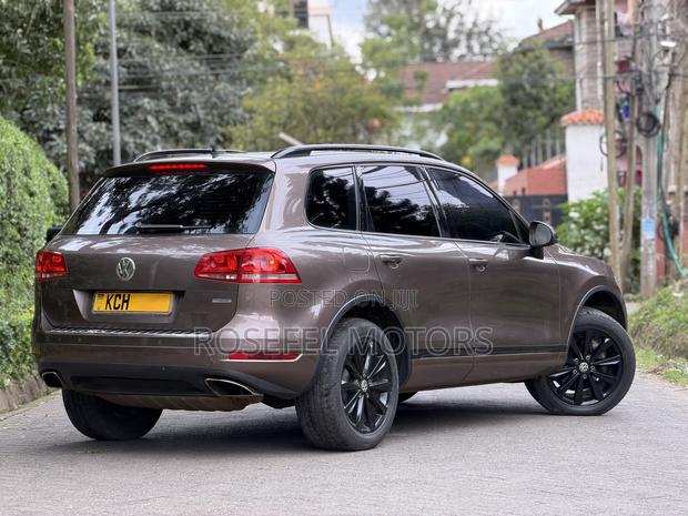 Volkswagen Touareg VR6 Sport 2012 Brown