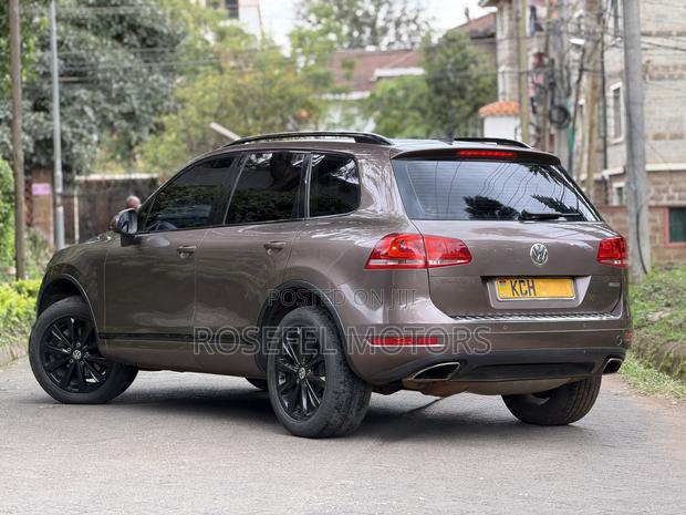 Volkswagen Touareg VR6 Sport 2012 Brown
