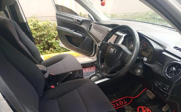 Toyota Corolla Fielder 2018 Silver