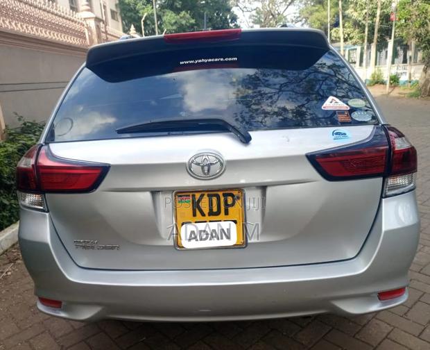Toyota Corolla Fielder 2018 Silver