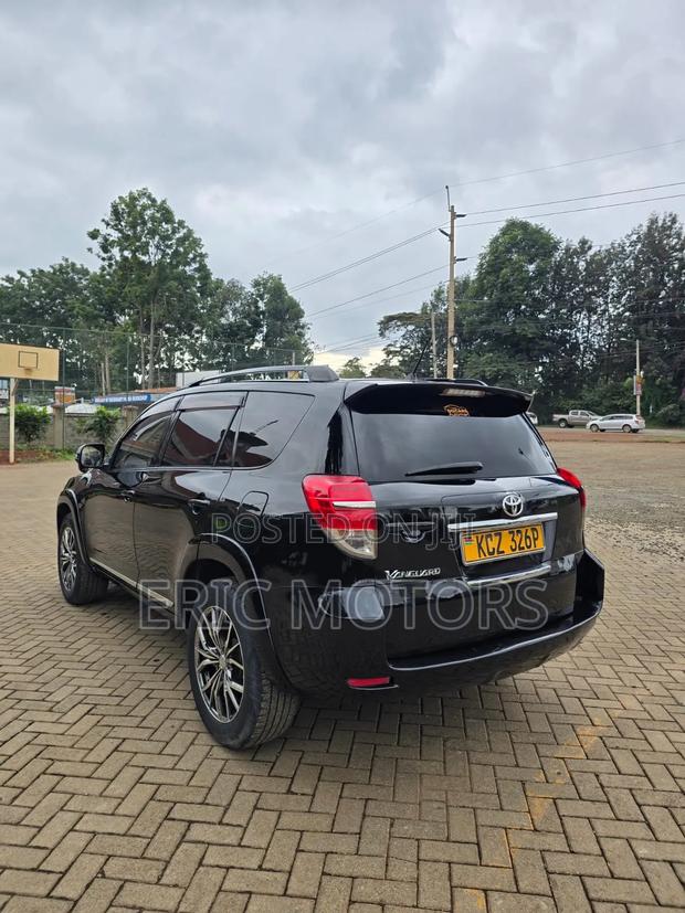 Toyota Vanguard 2013