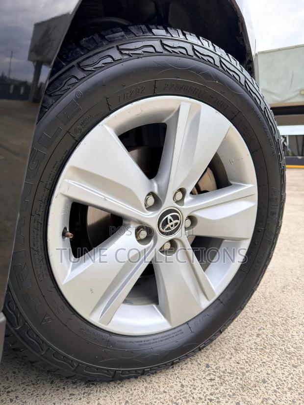 Toyota Harrier 2.0 2015 Black