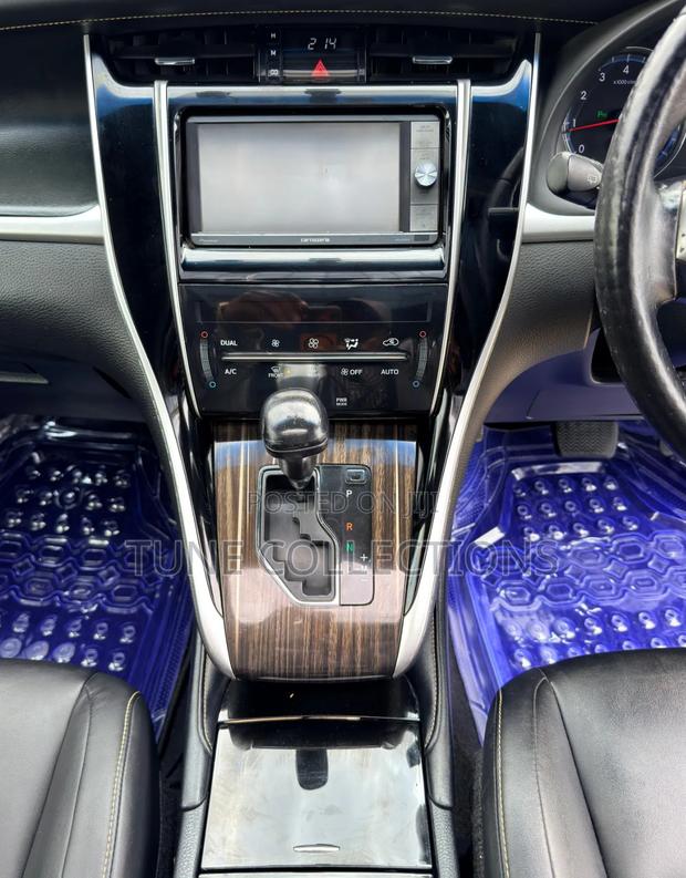 Toyota Harrier 2.0 2015 Black