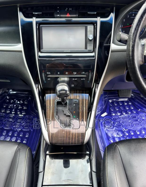 Toyota Harrier 2.0 2015 Black