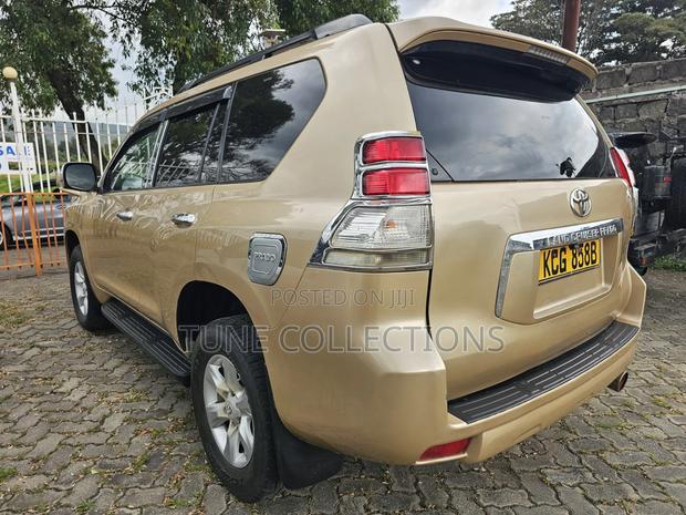 Toyota Land Cruiser Prado 2.7 i 2011 Gold