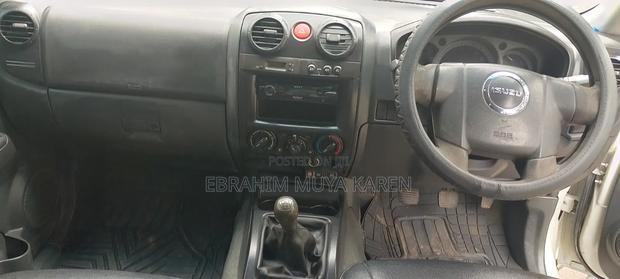 Isuzu D-MAX 2010 White