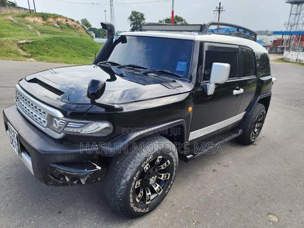 Toyota FJ Cruiser 2011 Black