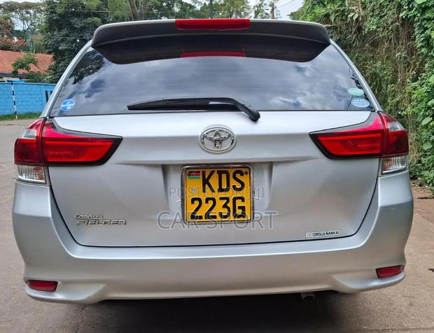 Toyota Corolla Fielder 2017 Silver