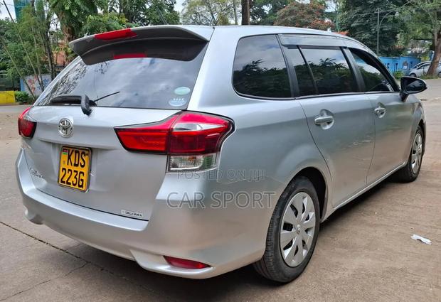 Toyota Corolla Fielder 2017 Silver