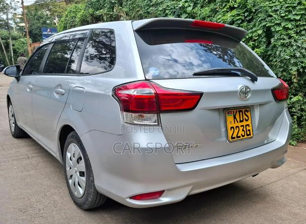 Toyota Corolla Fielder 2017 Silver