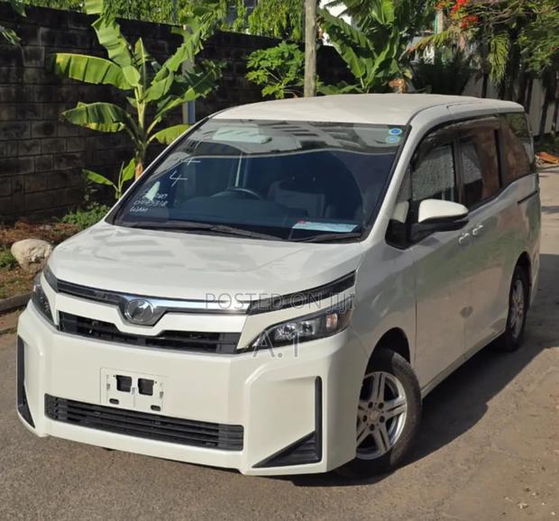 Toyota Voxy 2019 White