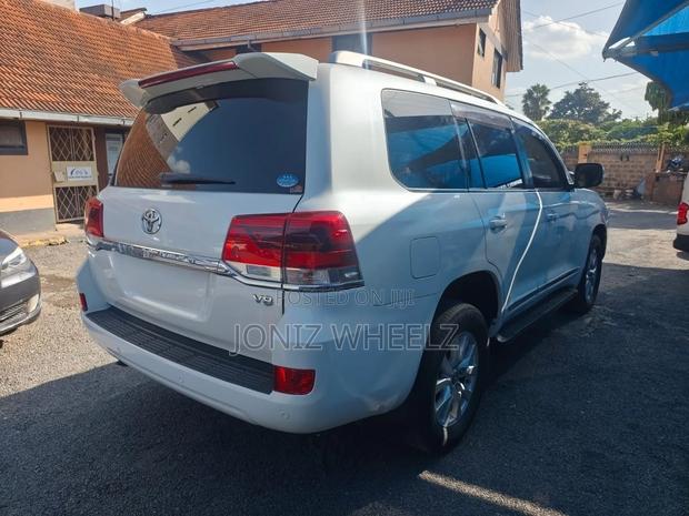 Toyota Land Cruiser 2017 White