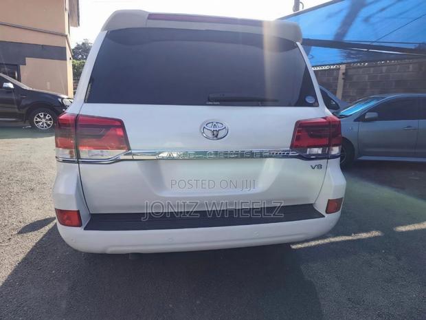 Toyota Land Cruiser 2017 White
