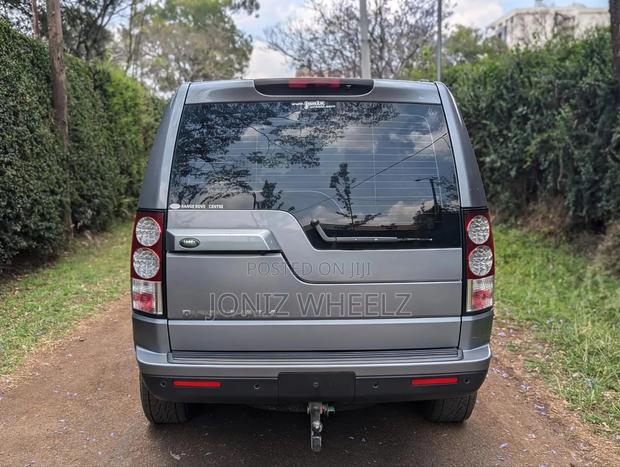 Land Rover Discovery 2012 Gray