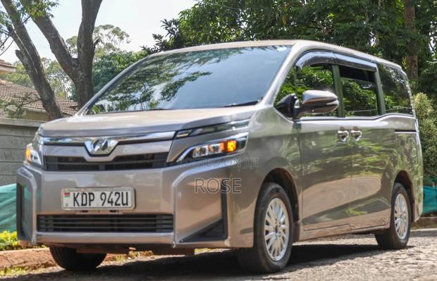 Toyota Voxy 2018 Beige