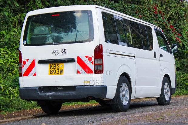 Toyota HiAce 2005 White