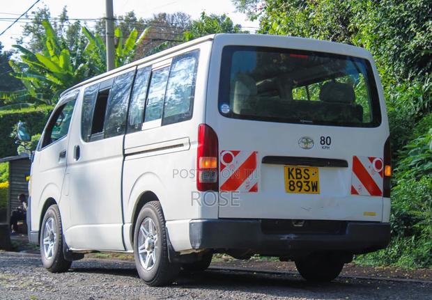 Toyota HiAce 2005 White