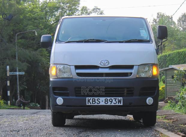 Toyota HiAce 2005 White